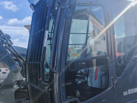 panzerglaserei-Kobelco-SK85-03