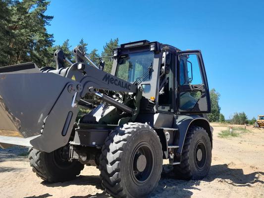 panzerglaserei-schwenkradlader-mecalac-as1600-schutzlevel-stamag-b03