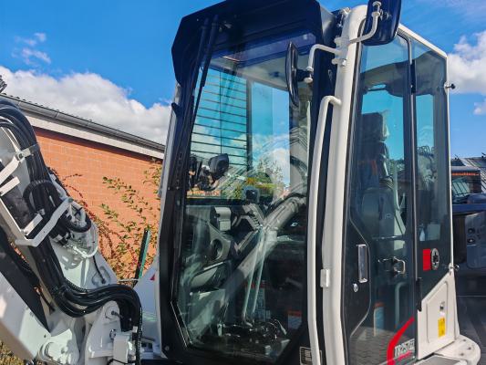 panzerglaserei-Takeuchi-TB-257-01