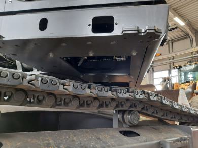 Panzerglas für Volvo Bagger Festeinbau mit FOPS von der Panzerglaserei Verpanzerung mit Panzerglas und FOPS für Volvo Bagger für Abbruch, Abriss und Munitionsbergung, Explosionsschutz ER 4 Grundblechmontage