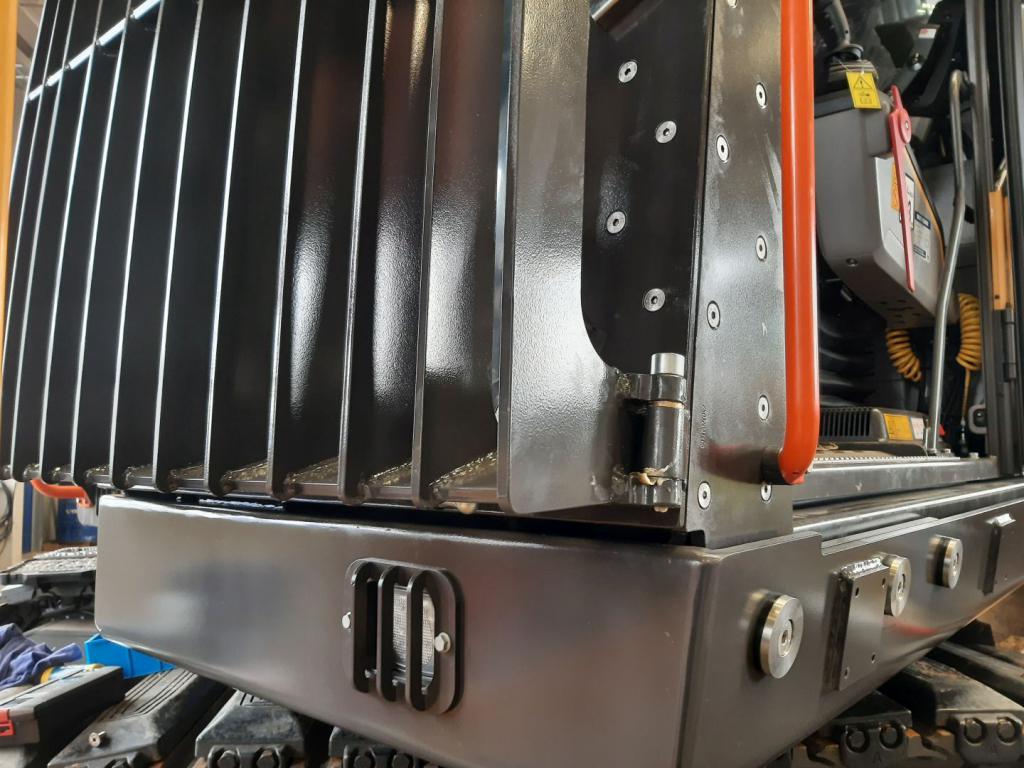 Baumaschinen Verpanzerung mit Panzerglas und FOPS für Volvo Bagger für Abbruch, Abriss und Munitionsbergung, Explosionsschutz ER 4