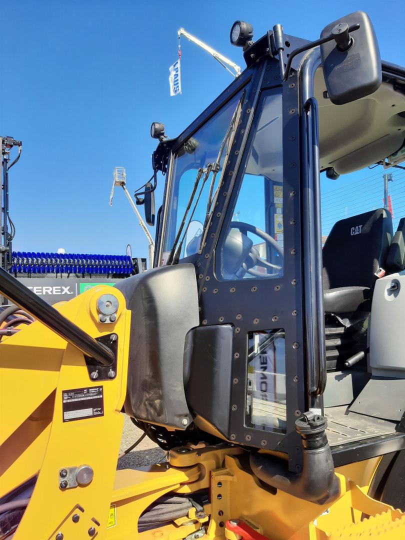 Verpanzerung von Baumaschinen mit Panzerglas für Radlader Caterpillar CAT 906 M und 908 M
